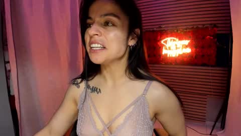 Snapshot of rosse_25 chatting on October 10, 5:51 pm Would you like to help me with supplementation and sports suits so I can compete in powerlifting online show from October 10, 5:51 pm