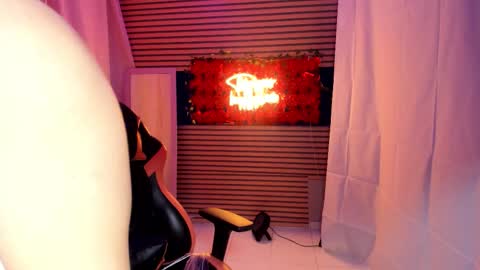 Snapshot of rosse_25 chatting on October 12, 9:33 am Would you like to help me with supplementation and sports suits so I can compete in powerlifting online show from October 12, 9:33 am