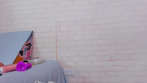 rosse_thompson11 online show from January 18, 7:15 pm