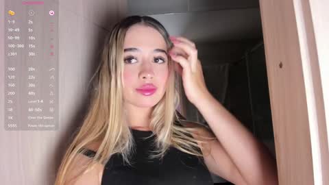 Snapshot of rossedaw_ chatting on December 14, 1:06 pm Rosse Daw Independent model online show from December 14, 1:06 pm