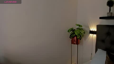 rossie_lanie_ online show from December 22, 1:47 pm