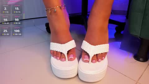 Snapshot of rosyejones chatting on September 12, 5:19 am rosyejones online show from September 12, 5:19 am