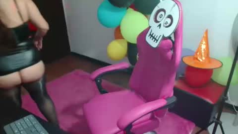 Snapshot of rous_kinky chatting on October 27, 9:20 pm rous_kinky online show from October 27, 9:20 pm