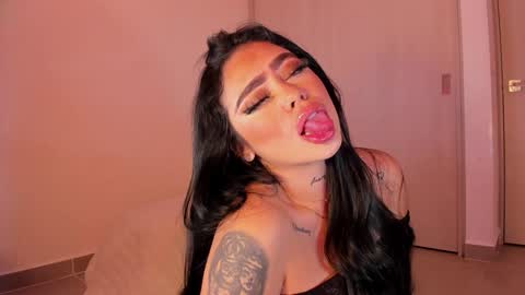 Snapshot of rouse_hallberg_ chatting on February 3, 11:47 pm DREAM online show from February 3, 11:47 pm