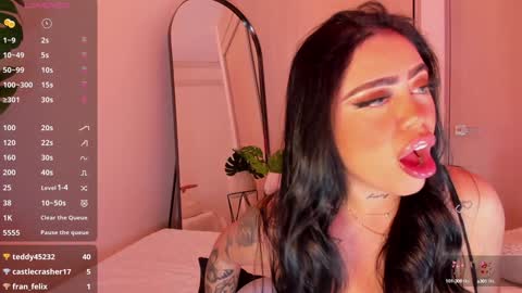 Snapshot of rouse_hallberg_ chatting on December 15, 11:53 pm DREAM online show from December 15, 11:53 pm