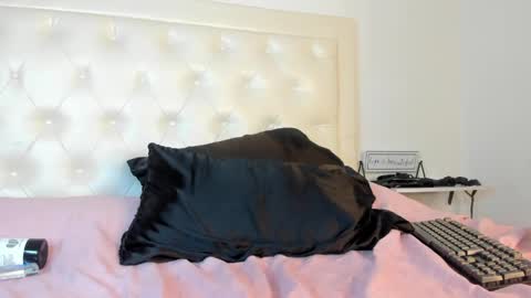 rouse_sexy_hotxx77 online show from April 9, 6:19 am