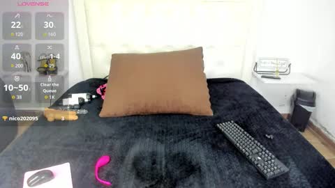 Snapshot of rouse_sexy_hotxx77 chatting on October 29, 2:05 am rouse_sexy_hotxx77 online show from October 29, 2:05 am