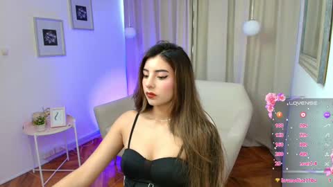 Snapshot of rousee_v chatting on October 1, 1:27 pm Rousee online show from October 1, 1:27 pm