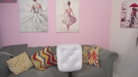 Snapshot of rousee_v chatting on February 12, 8:29 pm Rousee online show from February 12, 8:29 pm
