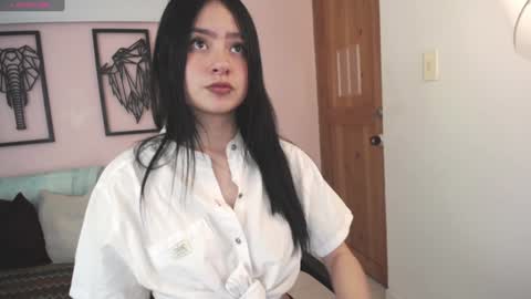 Snapshot of rousee_v chatting on December 11, 8:04 am Rousee online show from December 11, 8:04 am