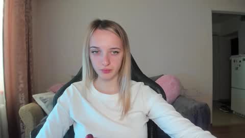 Snapshot of rousereed chatting on October 13, 6:38 am Rouse online show from October 13, 6:38 am