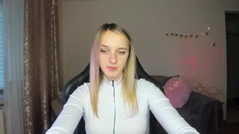 Snapshot of rousereed chatting on October 27, 12:44 pm Rouse online show from October 27, 12:44 pm