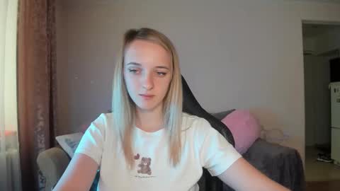 Snapshot of rousereed chatting on October 12, 6:27 am Rouse online show from October 12, 6:27 am