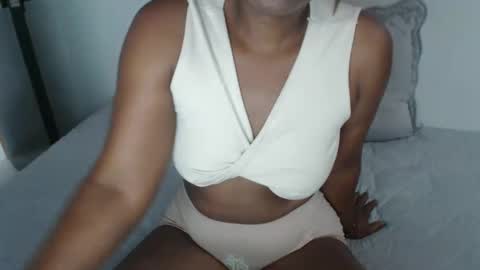 Snapshot of roushlove chatting on February 19, 1:50 pm luxa online show from February 19, 1:50 pm