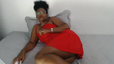 Snapshot of roushlove chatting on February 18, 10:14 pm luxa online show from February 18, 10:14 pm