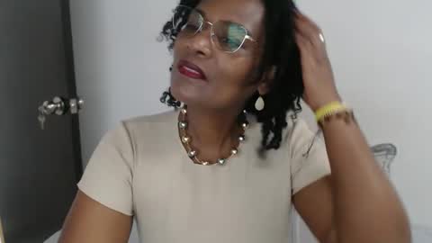 Snapshot of roushlove chatting on March 1, 1:18 pm luxa online show from March 1, 1:18 pm