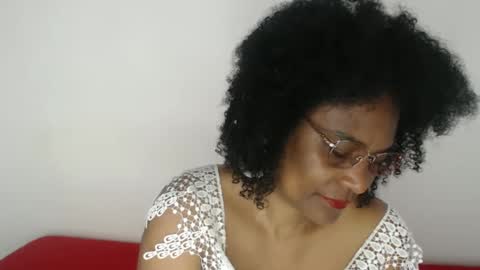 Snapshot of roushlove chatting on December 5, 12:11 pm luxa online show from December 5, 12:11 pm