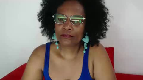 Snapshot of roushlove chatting on December 16, 12:49 pm luxa online show from December 16, 12:49 pm