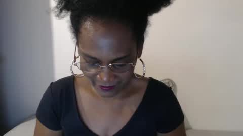 Snapshot of roushlove chatting on February 22, 11:32 pm luxa online show from February 22, 11:32 pm
