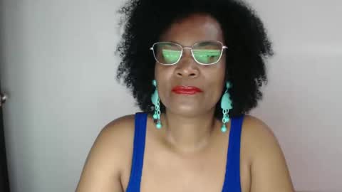Snapshot of roushlove chatting on December 2, 12:06 pm luxa online show from December 2, 12:06 pm