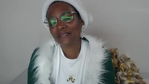 Snapshot of roushlove chatting on December 25, 2:45 pm luxa online show from December 25, 2:45 pm