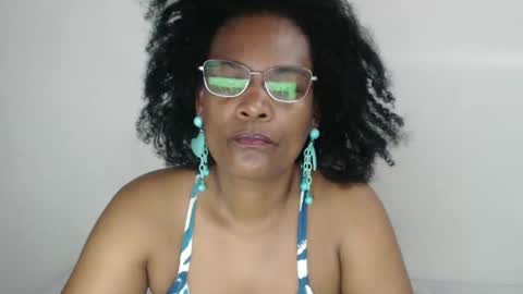 Snapshot of roushlove chatting on December 21, 12:49 pm luxa online show from December 21, 12:49 pm