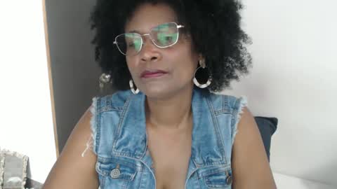 Snapshot of roushlove chatting on February 8, 3:42 pm luxa online show from February 8, 3:42 pm