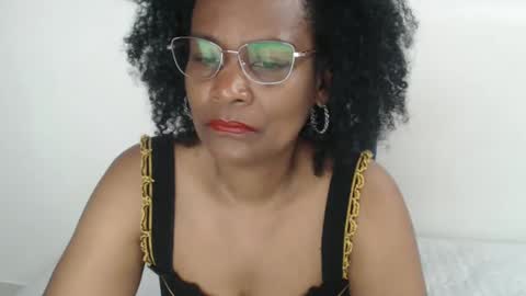 Snapshot of roushlove chatting on December 23, 3:12 pm luxa online show from December 23, 3:12 pm