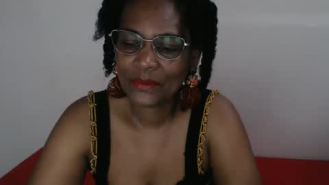 Snapshot of roushlove chatting on December 6, 12:05 pm luxa online show from December 6, 12:05 pm