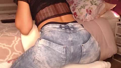 Rouss marie henao  online show from March 19, 2:27 am