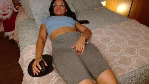 Rouss marie henao  online show from January 4, 2:25 am