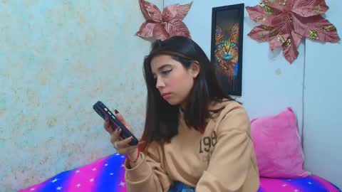 Snapshot of rousse_violet chatting on January 9, 8:44 pm rousse_violet online show from January 9, 8:44 pm