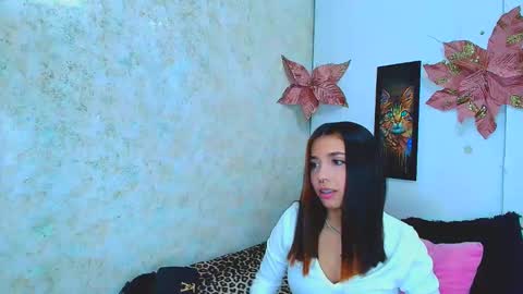 Snapshot of rousse_violet chatting on February 6, 8:13 pm rousse_violet online show from February 6, 8:13 pm
