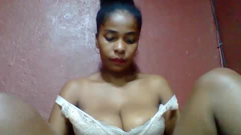 Snapshot of rovaelyah chatting on October 28, 5:46 am rovaelyah online show from October 28, 5:46 am