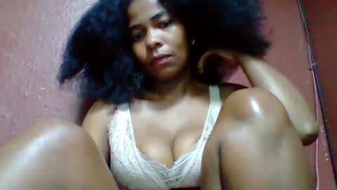 Snapshot of rovaelyah chatting on October 25, 2:41 am rovaelyah online show from October 25, 2:41 am