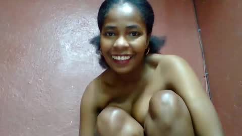 Snapshot of rovaelyah chatting on October 19, 10:39 am rovaelyah online show from October 19, 10:39 am