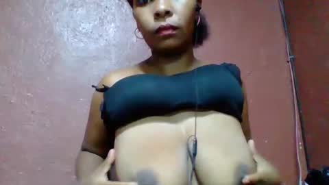 Snapshot of rovaelyah chatting on October 27, 5:36 am rovaelyah online show from October 27, 5:36 am