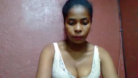 Snapshot of rovaelyah chatting on October 17, 10:29 am rovaelyah online show from October 17, 10:29 am