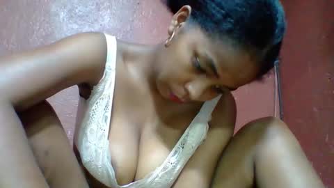 Snapshot of rovaelyah chatting on October 29, 5:56 am rovaelyah online show from October 29, 5:56 am