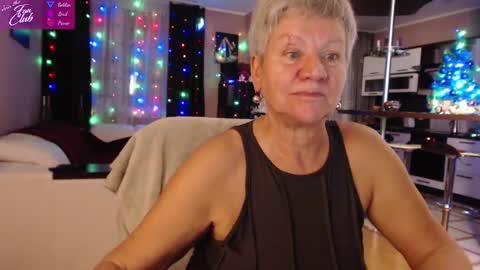Snapshot of roxana_brooks chatting on December 31, 3:09 pm Roxana online show from December 31, 3:09 pm