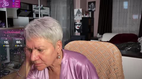 Snapshot of roxana_brooks chatting on January 23, 3:32 pm Roxana online show from January 23, 3:32 pm