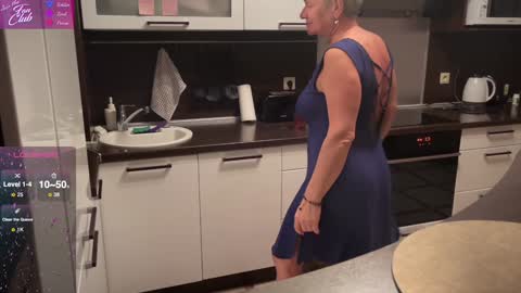 Snapshot of roxana_brooks chatting on February 6, 4:14 pm Roxana online show from February 6, 4:14 pm