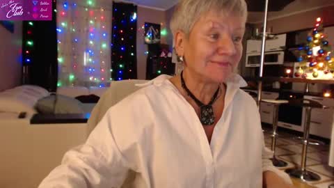 Snapshot of roxana_brooks chatting on January 1, 3:03 pm Roxana online show from January 1, 3:03 pm