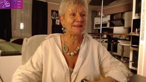 Snapshot of roxana_brooks chatting on December 11, 3:05 pm Roxana online show from December 11, 3:05 pm