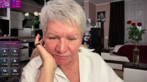 Snapshot of roxana_brooks chatting on February 3, 3:06 pm Roxana online show from February 3, 3:06 pm