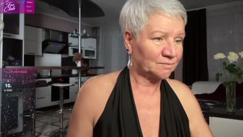 Snapshot of roxana_brooks chatting on January 27, 3:28 pm Roxana online show from January 27, 3:28 pm
