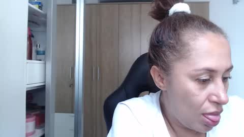 Roxana online show from December 8, 5:01 pm