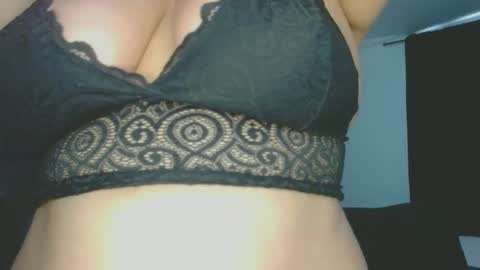 Snapshot of roxanasexy2025 chatting on September 29, 1:38 pm roxanasexy2025 online show from September 29, 1:38 pm