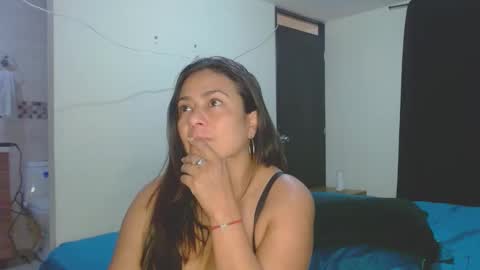 Snapshot of roxanasexy2025 chatting on October 19, 1:35 pm roxanasexy2025 online show from October 19, 1:35 pm