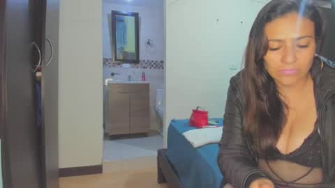 Snapshot of roxanasexy2025 chatting on March 7, 12:01 pm roxanasexy2025 online show from March 7, 12:01 pm
